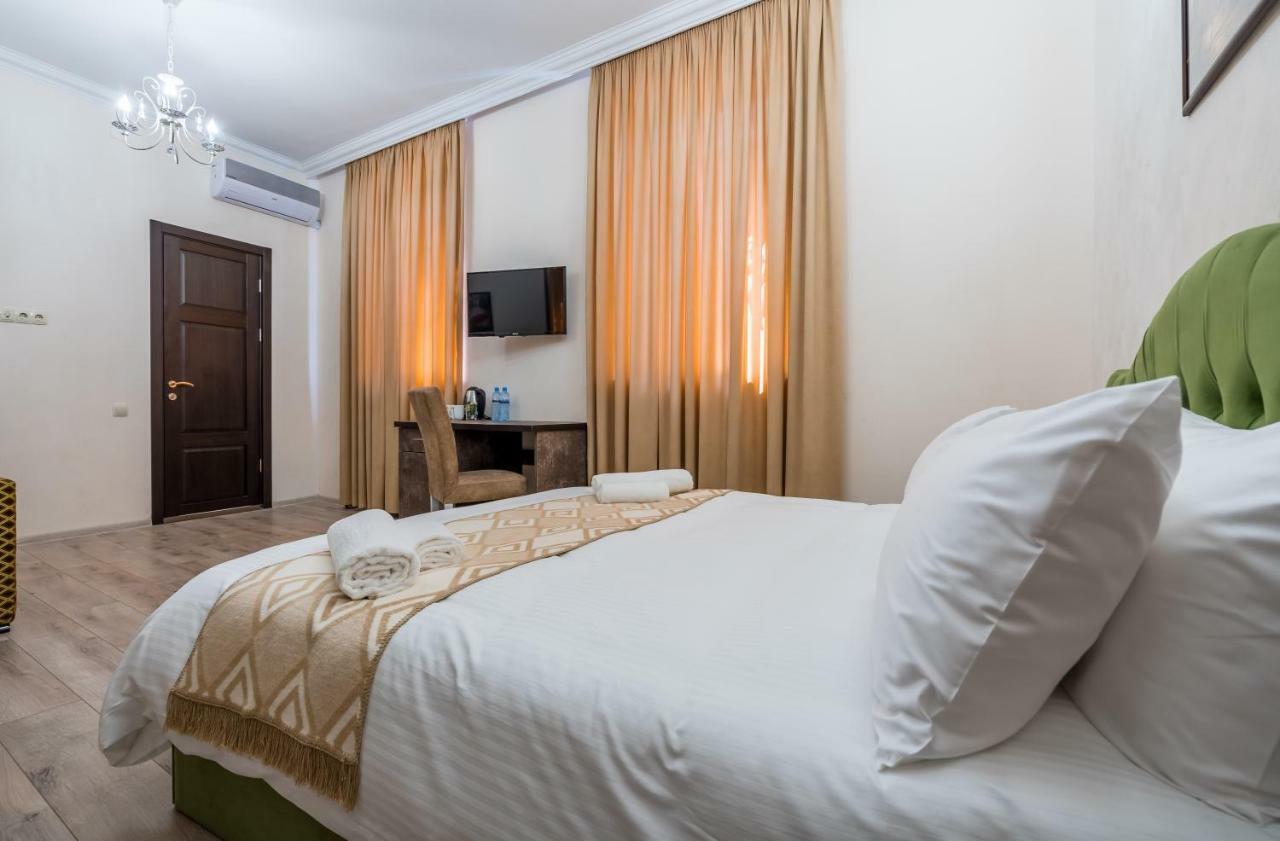 Golden Light Hotel Tiflis Dış mekan fotoğraf