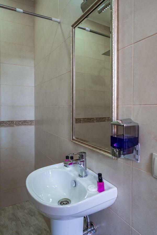 Golden Light Hotel Tiflis Dış mekan fotoğraf