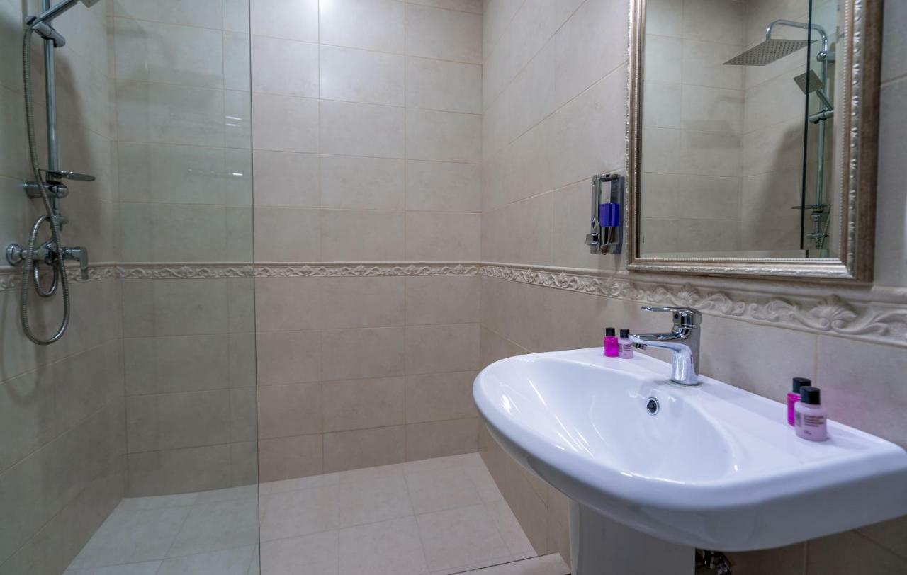 Golden Light Hotel Tiflis Dış mekan fotoğraf