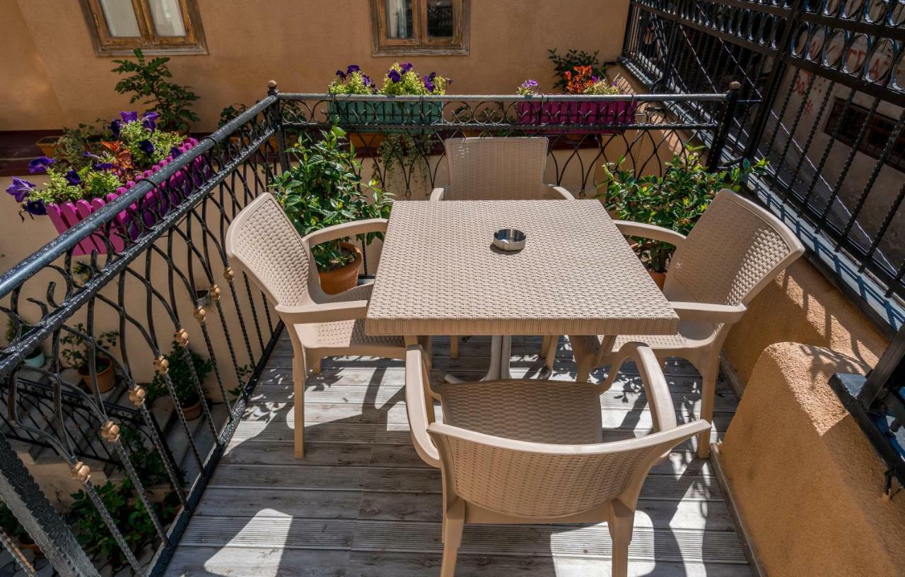 Golden Light Hotel Tiflis Dış mekan fotoğraf